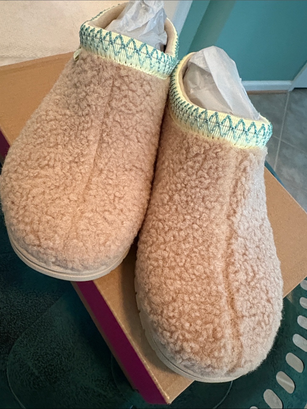 New Ryka Sherpa Slip-On Clogs with Pale Yellow/mint Trim 6w